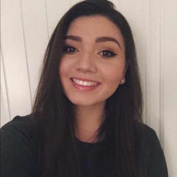 Meet your Posher, Olivia - Picture 1 of 1